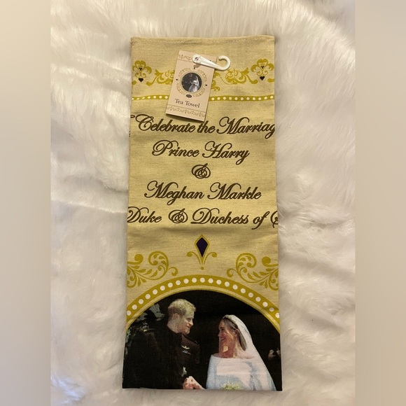 Duke & Duchess of Sussex Wedding Commemorative Tea Towel - Picture 1 of 3